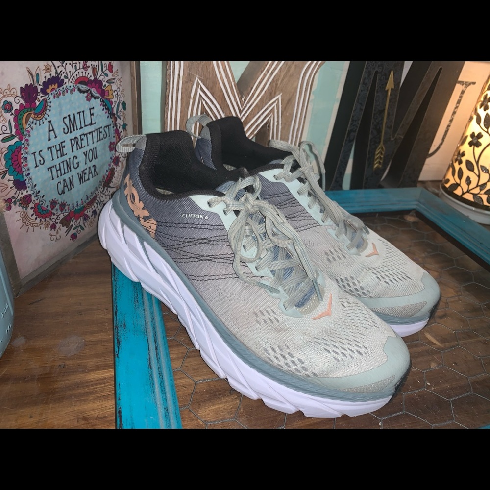 Hoka women’s size 7.5 Clifton 6